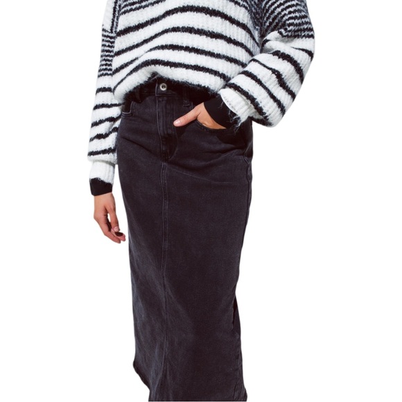 Q2 Long Denim Stretch Skirt in Black - Picture 5 of 7